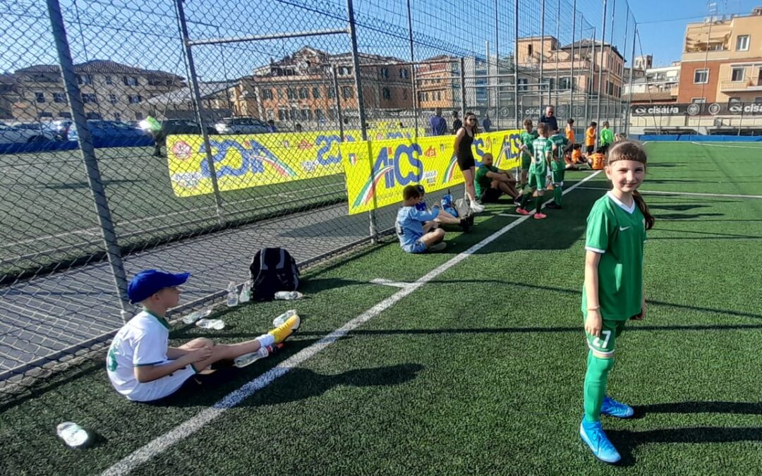 Sport contro la guerra: successo per il torneo della pace di AiCS con i piccoli calciatori ucraini