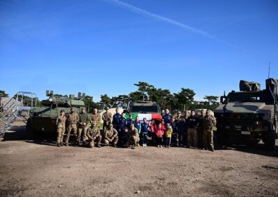 Politiche internazionali, i giovanissimi calciatori di AiCS Ungheria in visita al contingente italiano della NATO