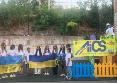 AiCS Ungheria, vacanze italiane per 18 orfani di guerra. Il racconto dei volontari: “Così proviamo a far dimenticare loro gli orrori del conflitto”