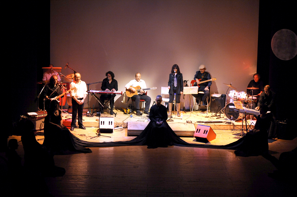 Teatro sociale, le detenute di Avellino salgono sul palco con AiCS