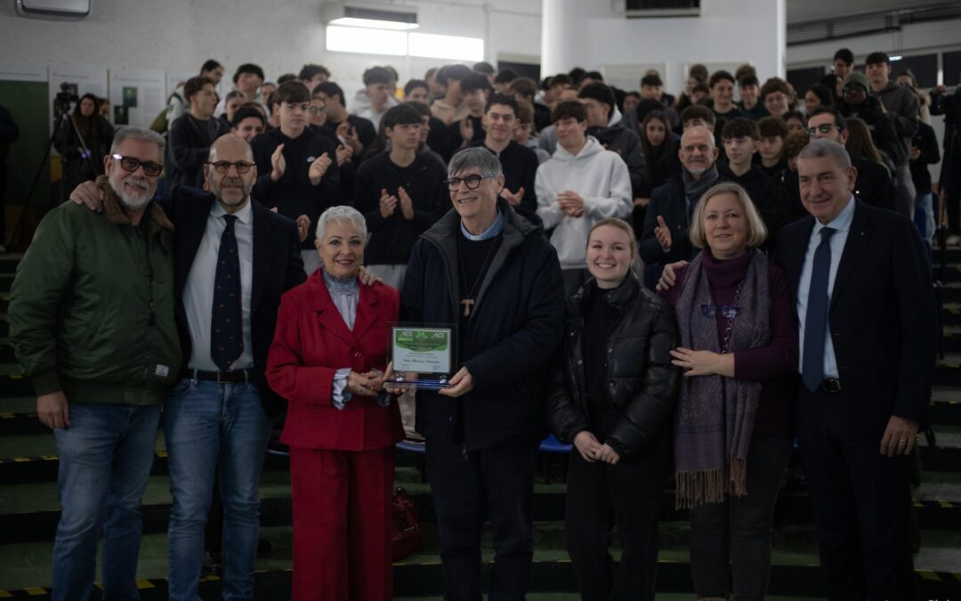 Scegliere da che parte stare: legalità, ambiente e coraggio – le parole di don Patriciello al Premio Ambiente AiCS – TUTTE LE FOTO!