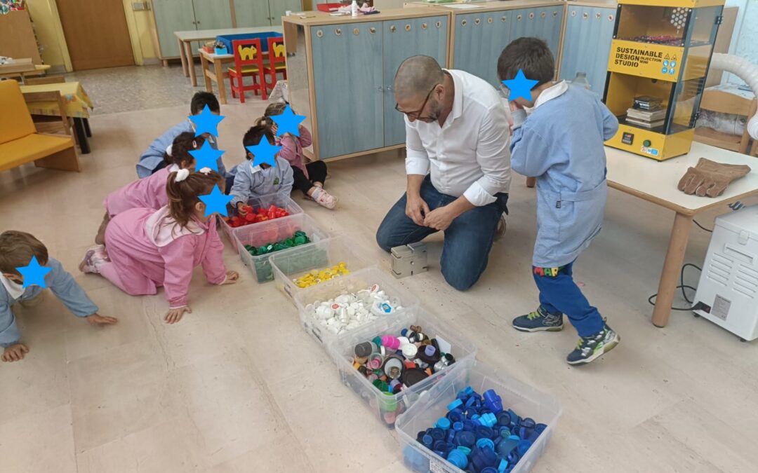 Dal riciclo alla cura: al Gemelli arriva una libreria nata dai tappi raccolti dai bambini con AiCS Ambiente
