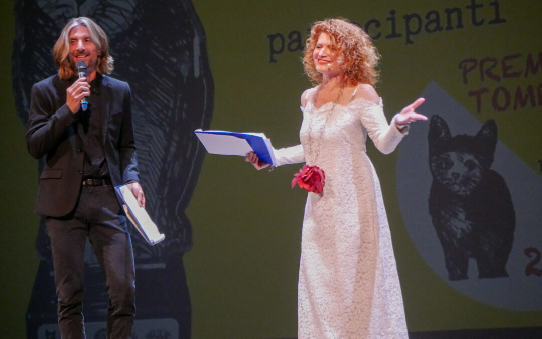 Rovigo, al Sociale con ViviRovigo (AiCS) si accende l’energia del Premio Tomeo: 600 giovani, il fare teatro insieme e tanta felicità