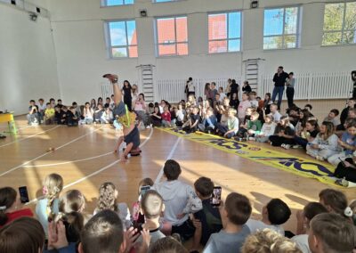 Ucraina, con AiCS Casa Italia il clown James porta sorrisi ai bambini